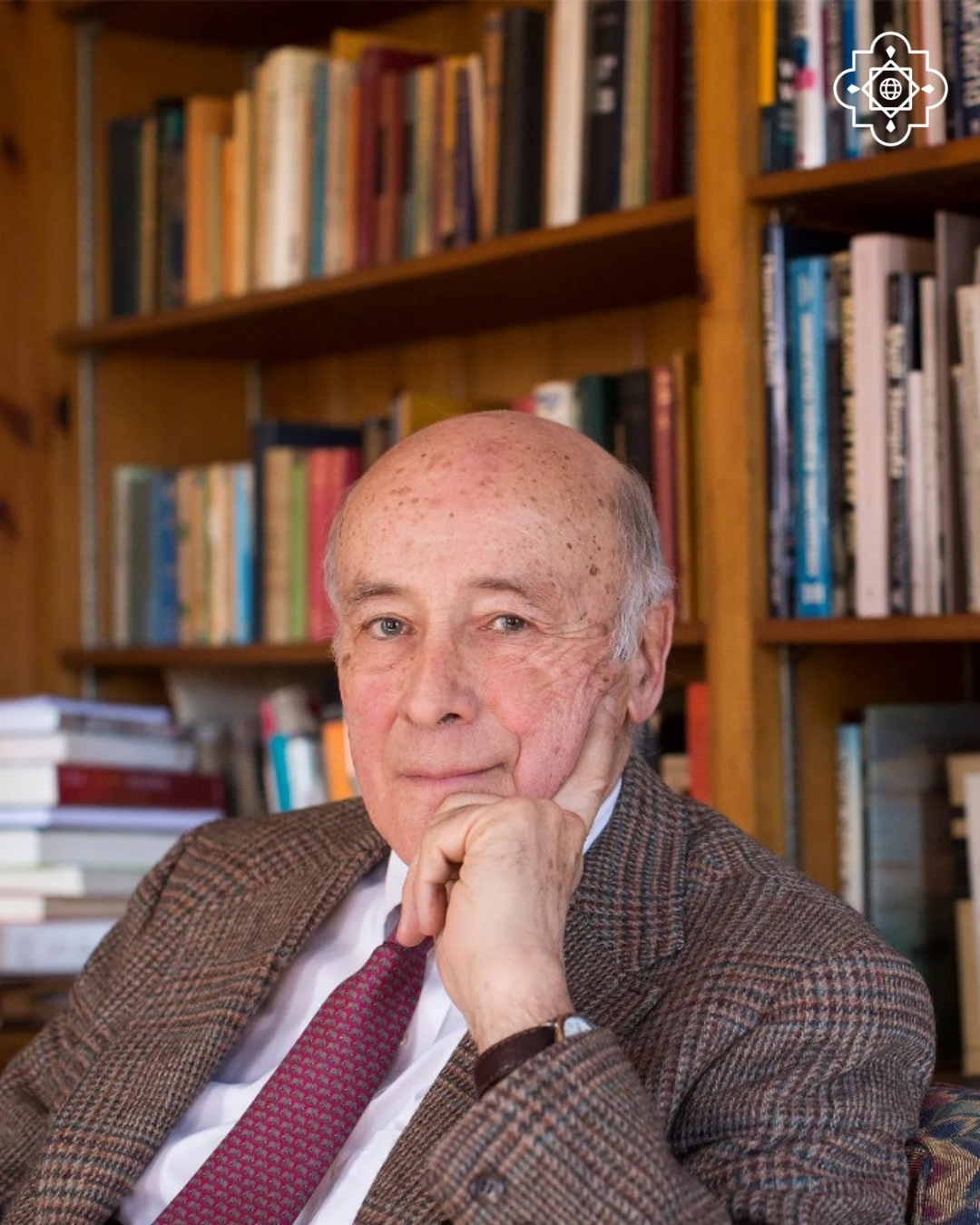 Imagen de Nye en su biblioteca. 